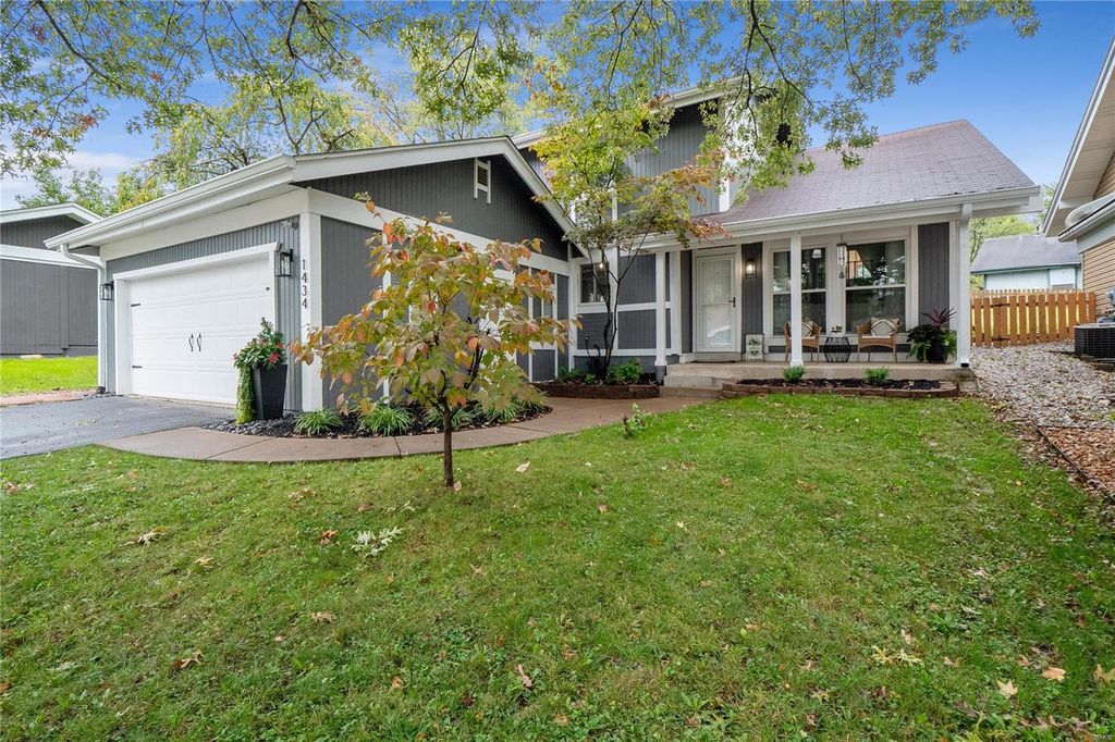 1434 Meadowside Dr, Saint Louis, MO 63146