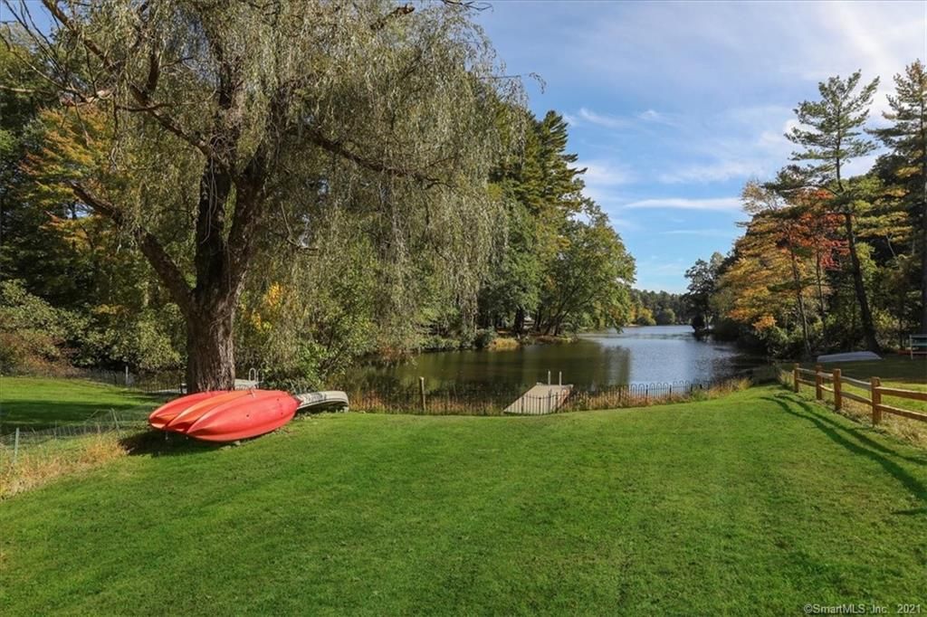 202 Driftwood Ln, Trumbull, CT 06611