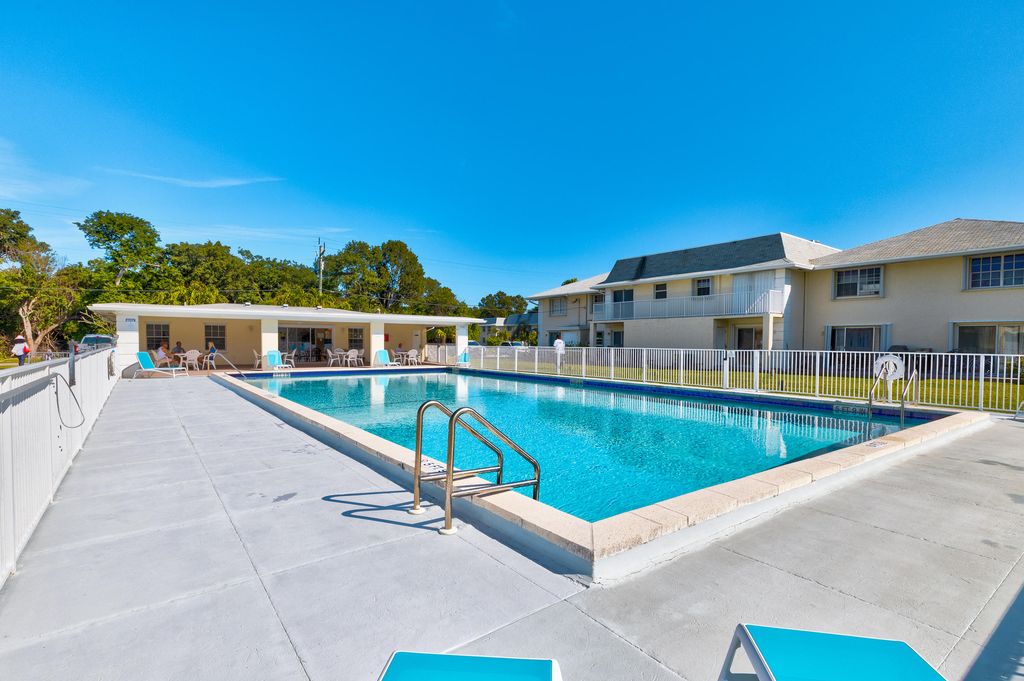 40 High Point Rd #D103, Plantation Key, FL 33070