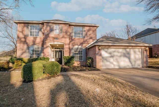 7916 Whispering Woods Ln, North Richland Hills, TX 76182