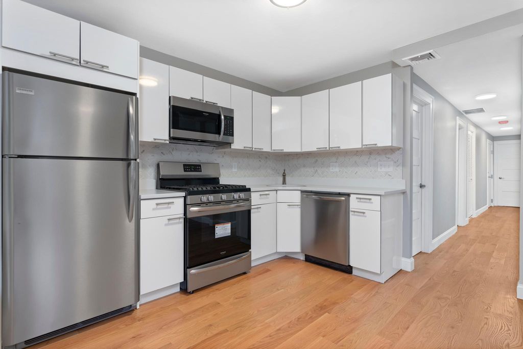 124 Berkshire St #3, Cambridge, MA 02141