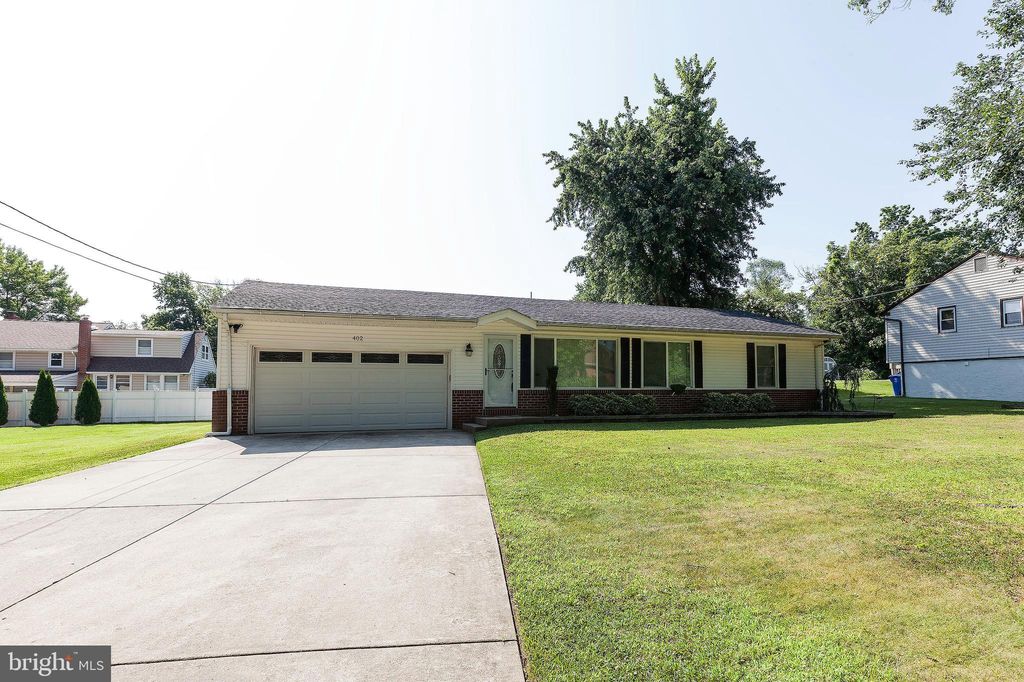 402 New Albany Rd, Moorestown, NJ 08057