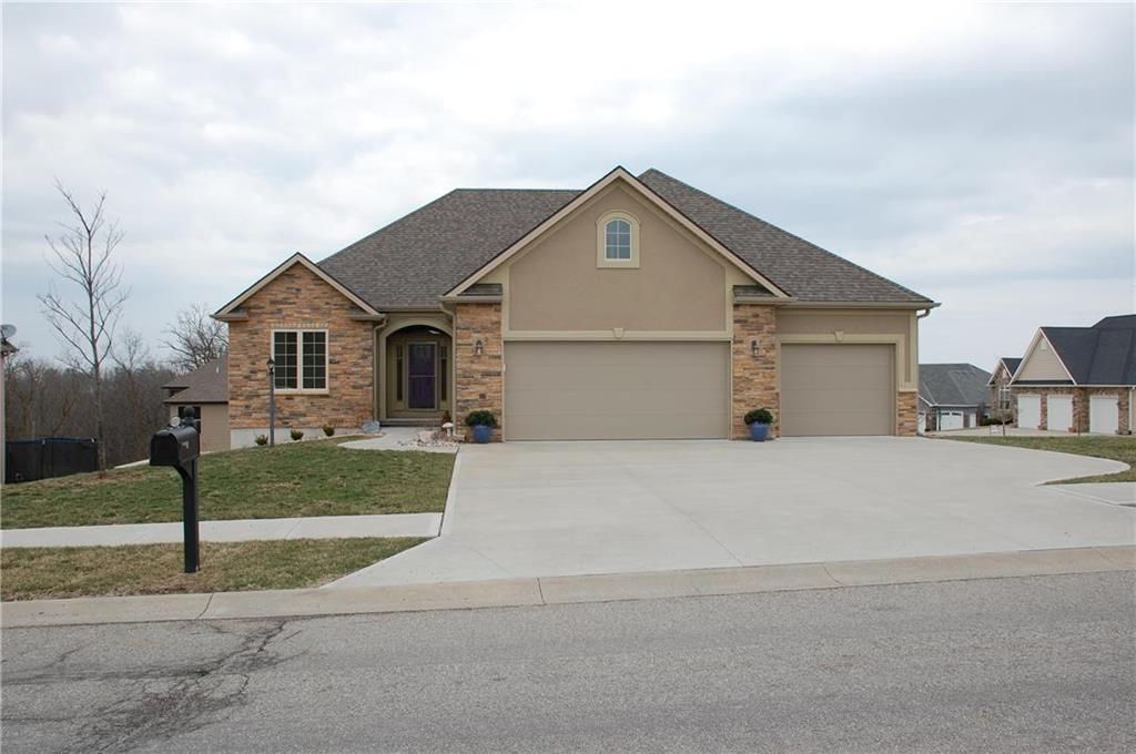 4305 Greystone Dr, Saint Joseph, MO 5 Bed, 4 Bath SingleFamily Home