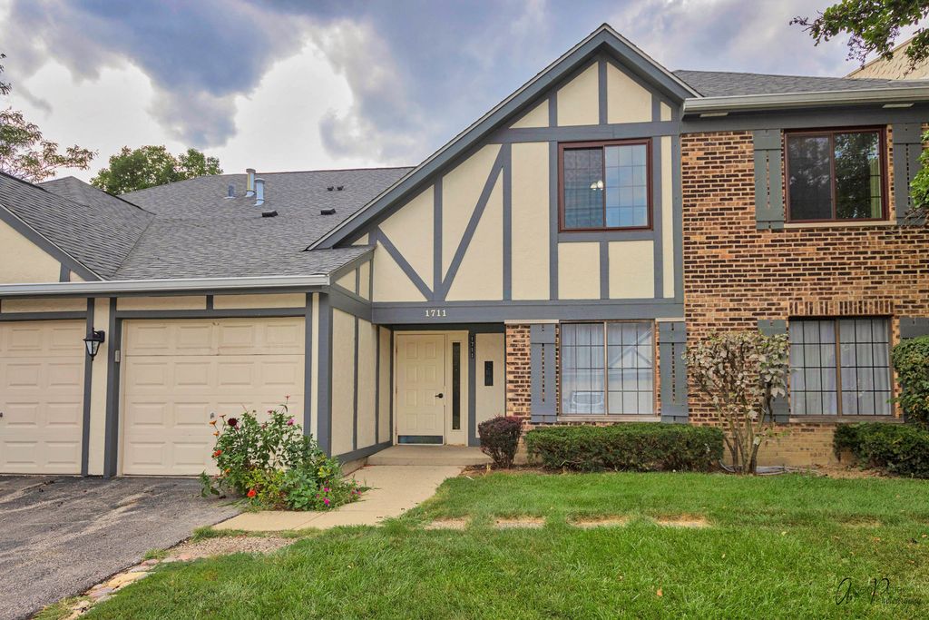1711 N Emerald Bay #4, Palatine, IL 60074