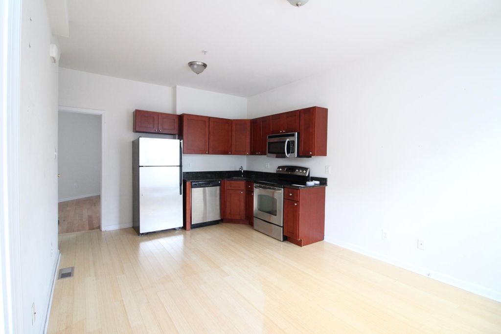 907 N 19th St, Philadelphia, PA 19130