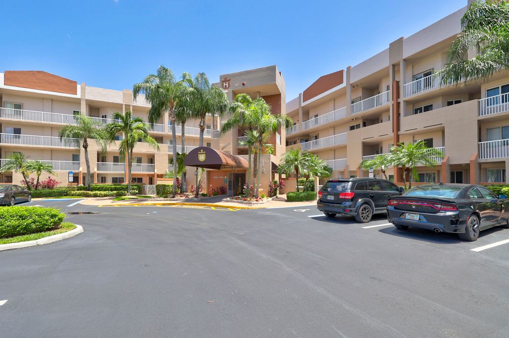 7448 Granville Dr #304, Tamarac, FL 33321