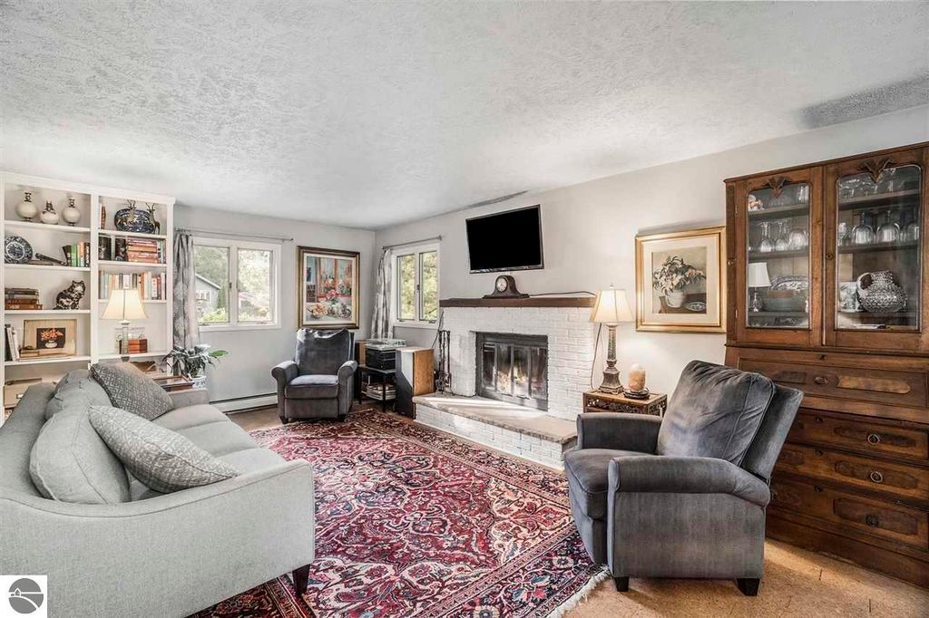 2909 Sherwood Dr, Traverse City, MI 49686