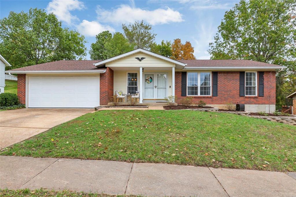 6052 Brantley Dr, Saint Louis, MO 63129