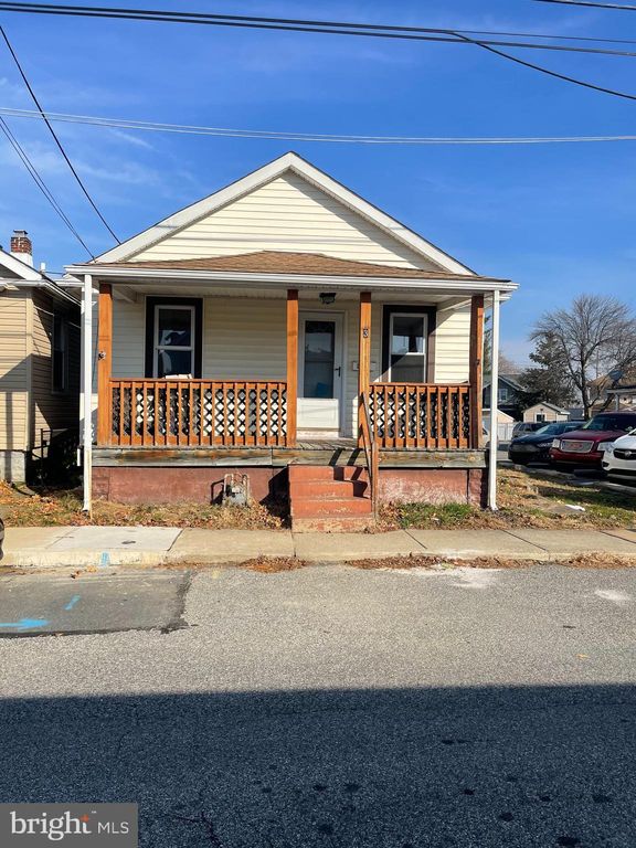 3 Norwood Dr, Linwood, PA 19061
