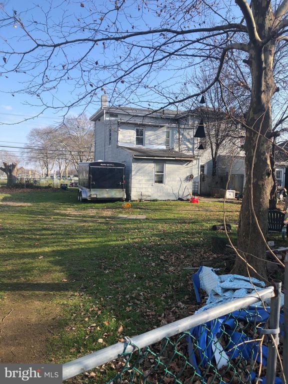 1714 Market St, Upper Chichester, PA 19061