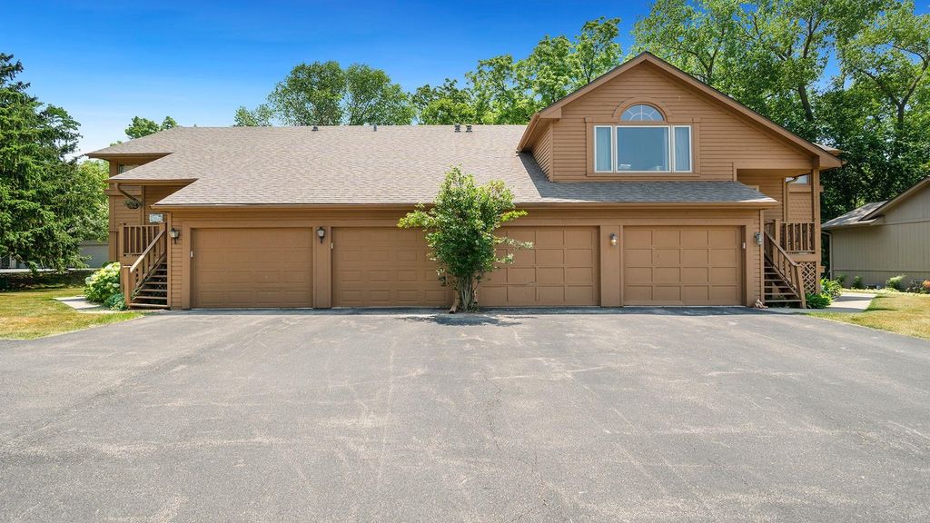 Great Falls neighborhood overwhelmed by tumbleweeds