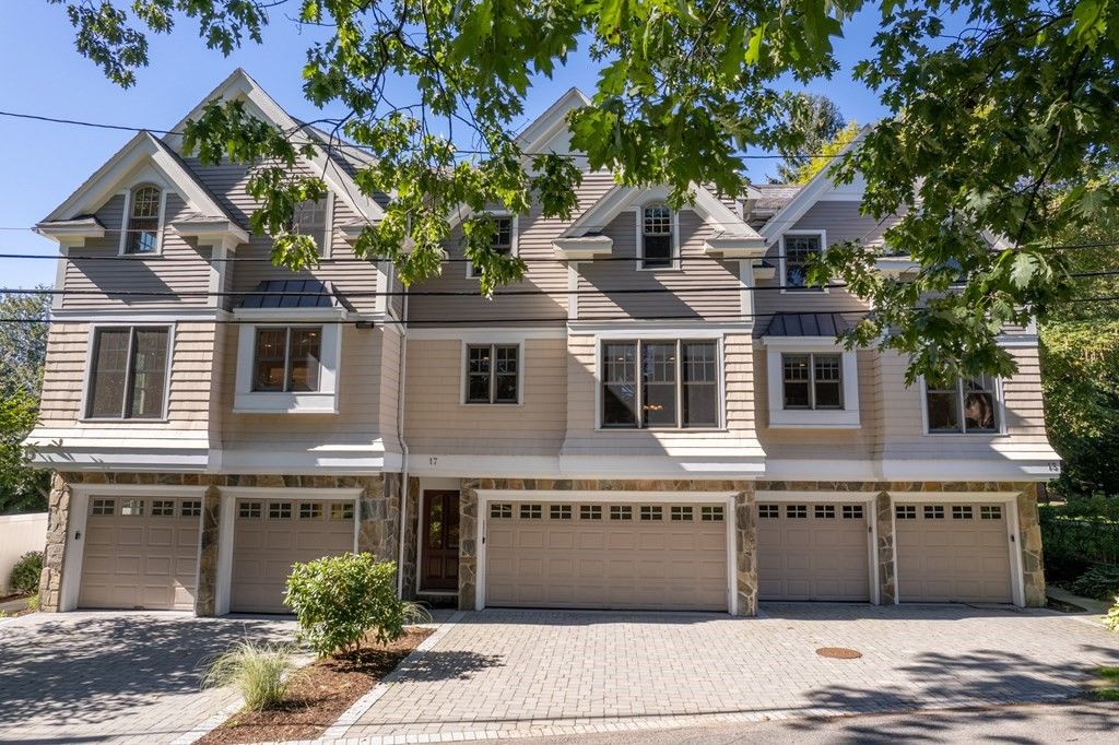 17 Oak St #17, Chestnut Hill, MA 02467