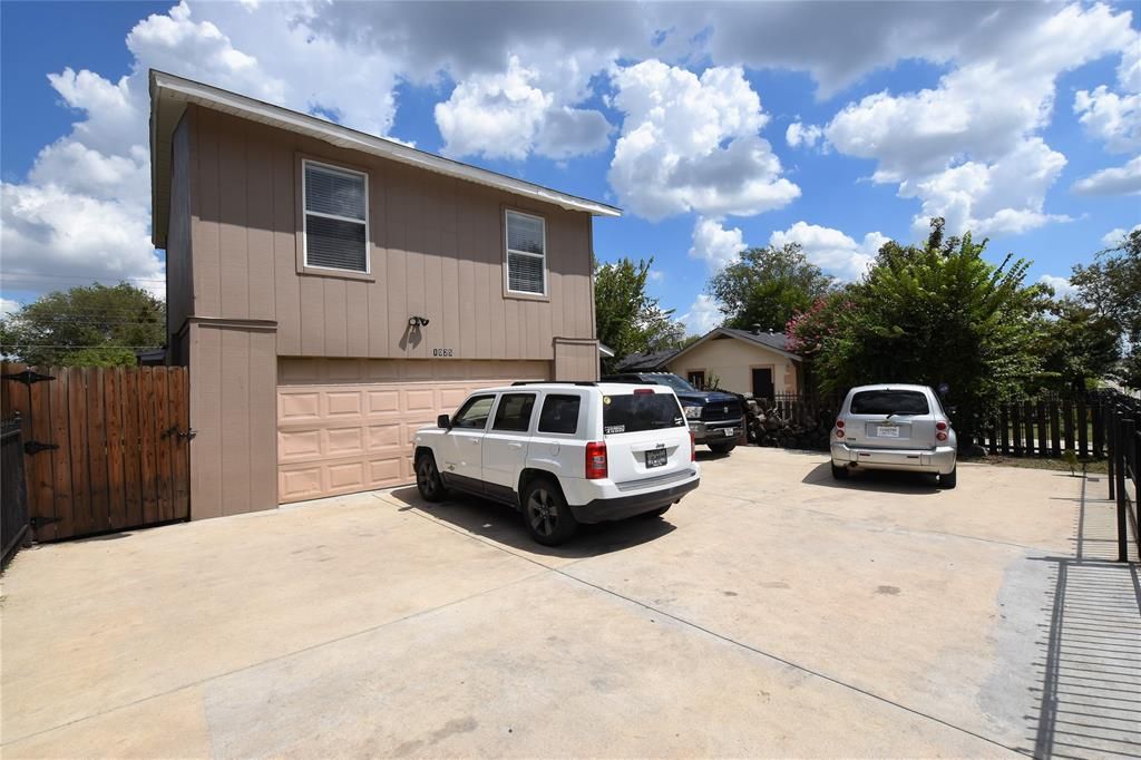 1025 Glen Garden Dr, Fort Worth, TX 76104