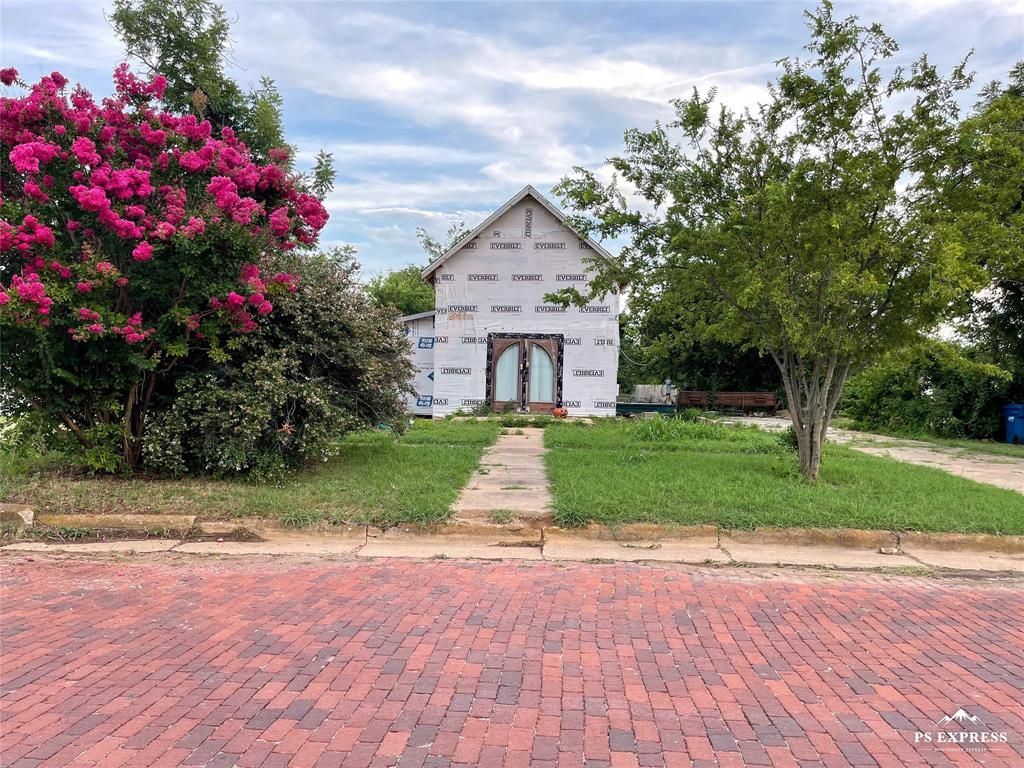 507 W 9th St, Cisco, TX 76437