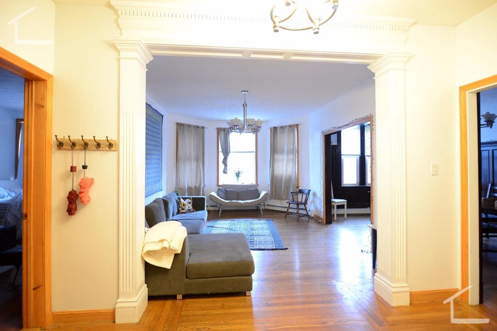 25 Gibbs St #2D, Brookline, MA 02446
