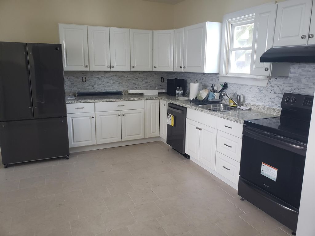 25 Arlington St #1, Lawrence, MA 01841