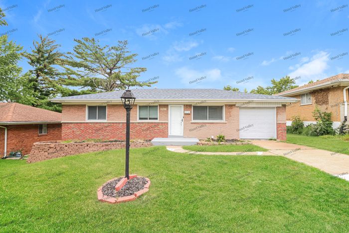 8787 Boyce Pl, Saint Louis, MO 63136