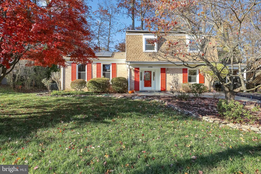 1295 Bartonshire Way, Potomac, MD 20854