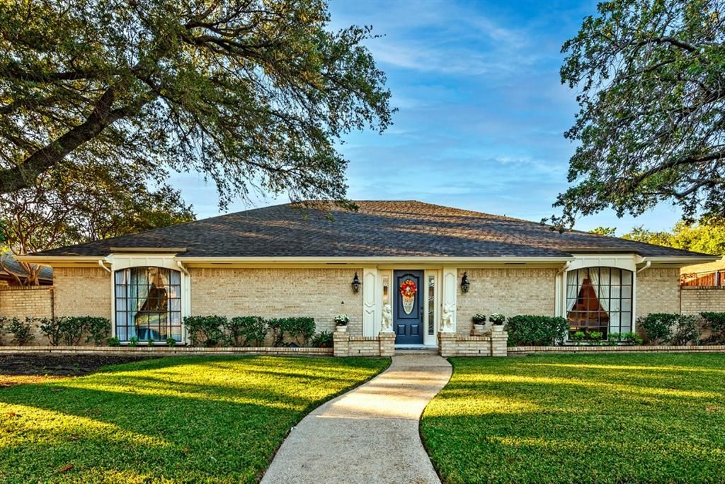9020 Dunmore Dr, Dallas, TX 75231