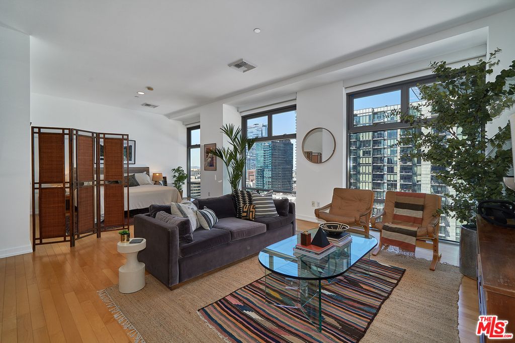 801 S Grand Ave #1303, Los Angeles, CA 90017