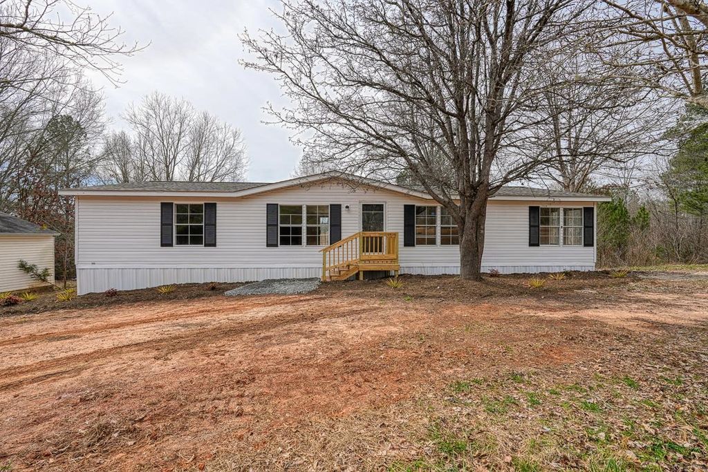 2460 Grace Chapel Rd, Enoree, SC 29335