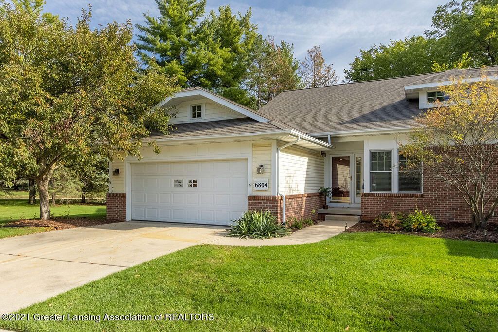 6804 Heron Valley Ct, Lansing, MI 48917