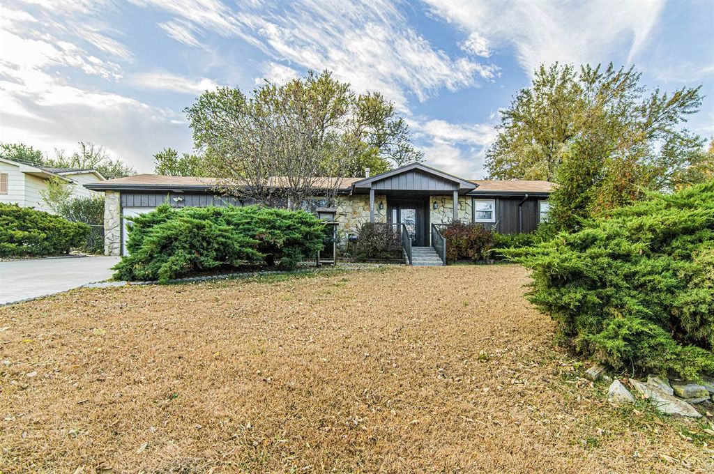 1041 W Spruce St, Junction City, KS 66441 Trulia