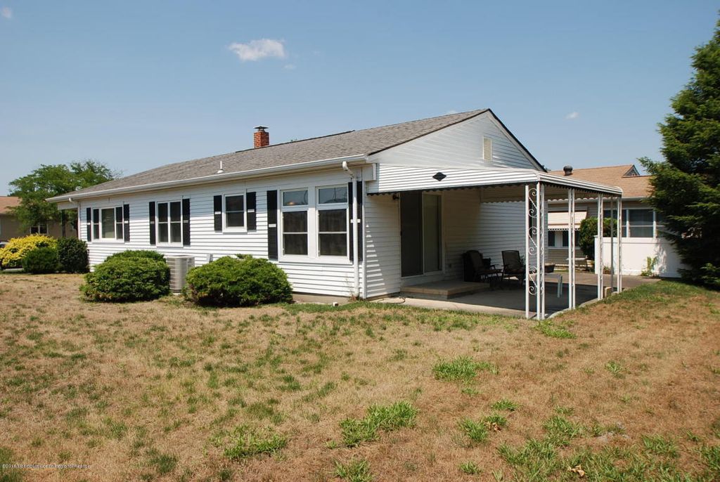 225 Freeport Blvd, Toms River, NJ 2 Bed, 2 Bath SingleFamily Home