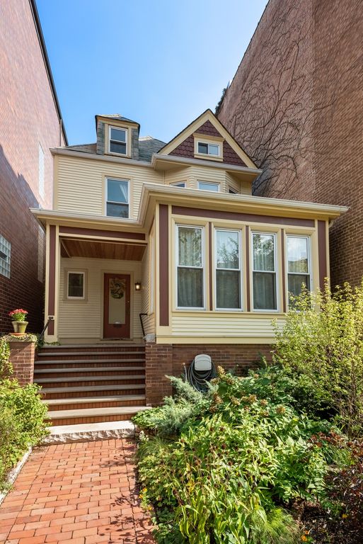 5857 N Winthrop Ave, Chicago, IL 60660