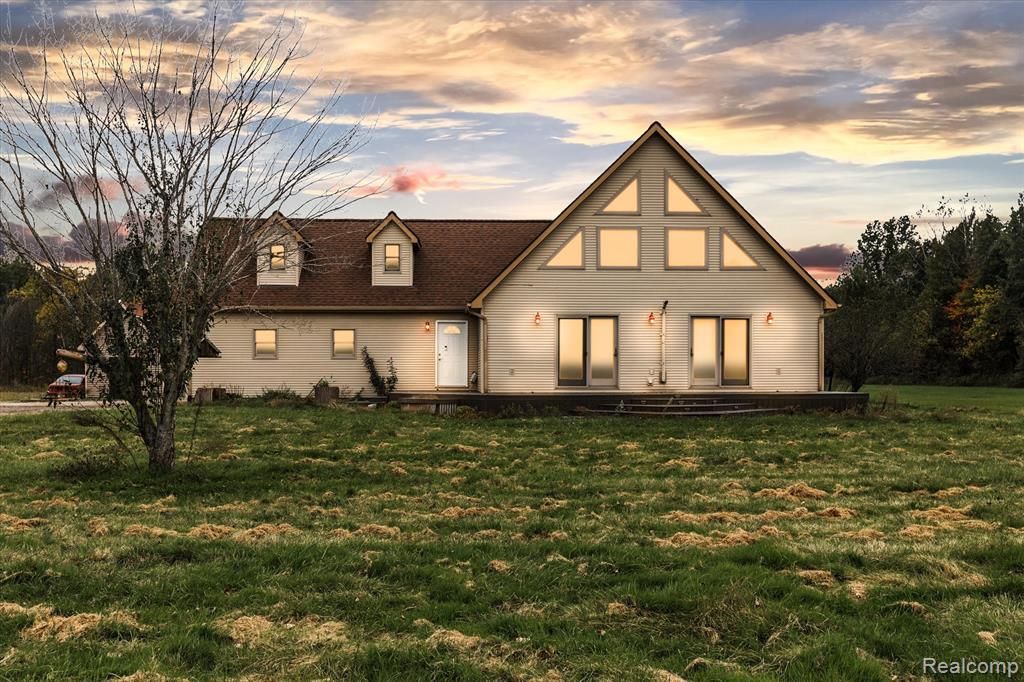 9405 Duffield Rd, Montrose, MI 48457
