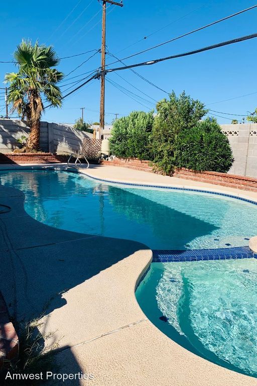 715 Carpenter Dr, Las Vegas, NV 89107