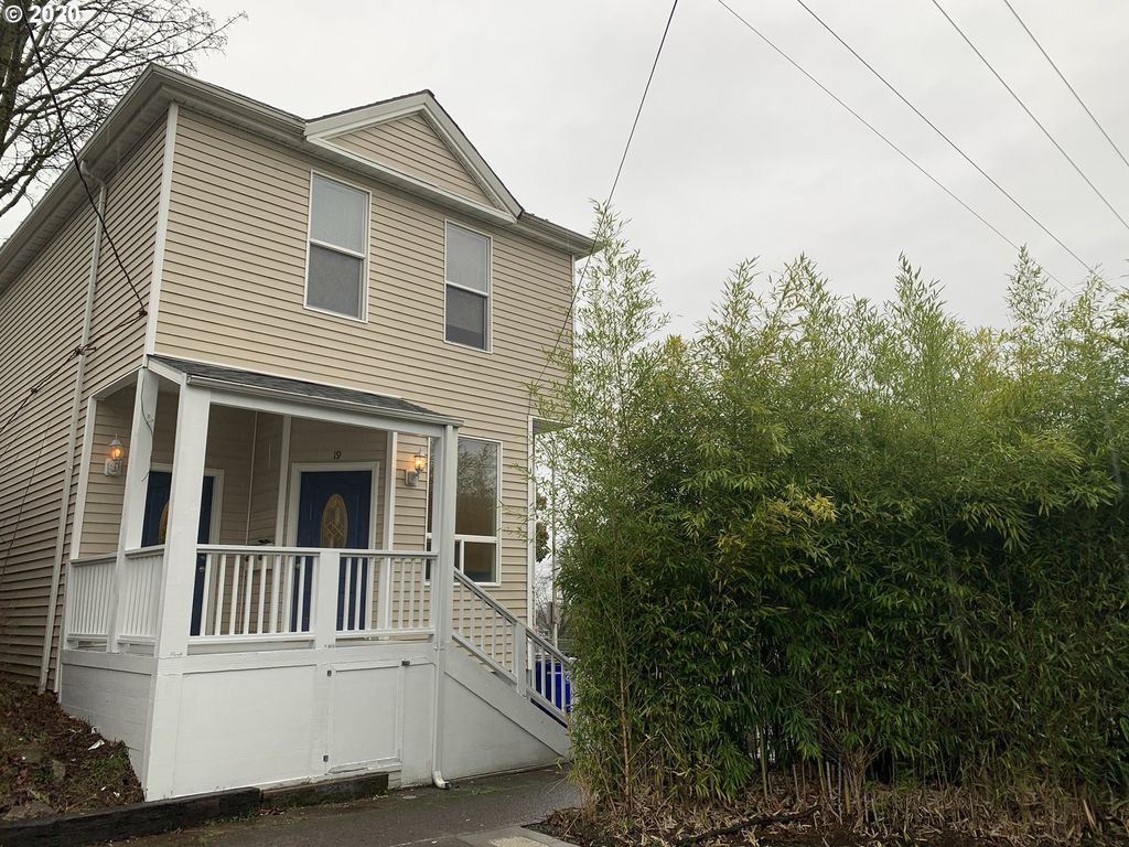 19 SW Hooker St, Portland, OR 97201