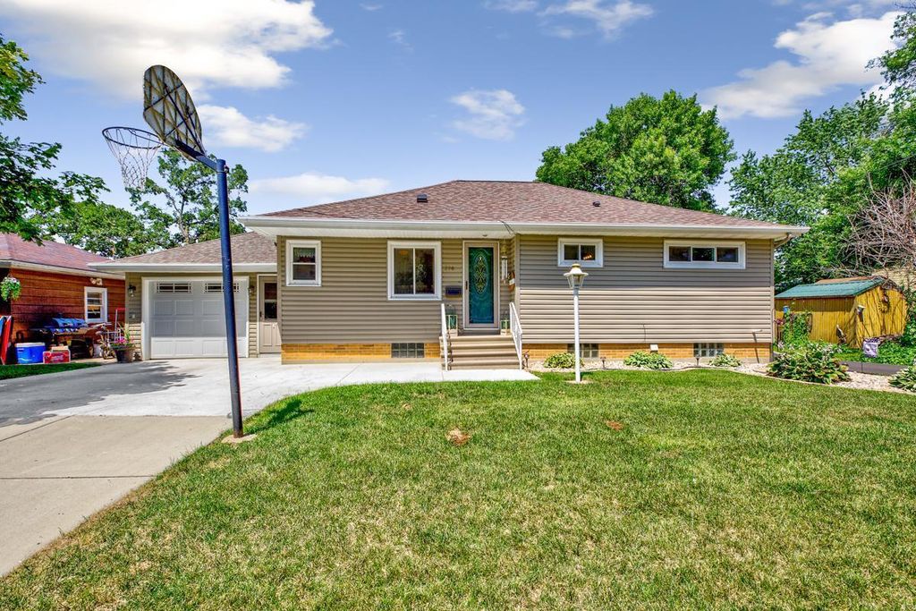 216 W 11th St, Fairmont, MN 56031 Trulia