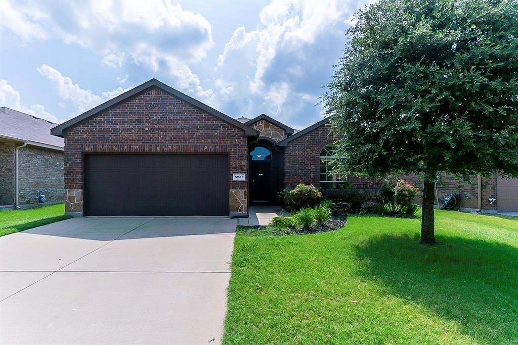 8208 Misty Water Dr, Fort Worth, TX 76131