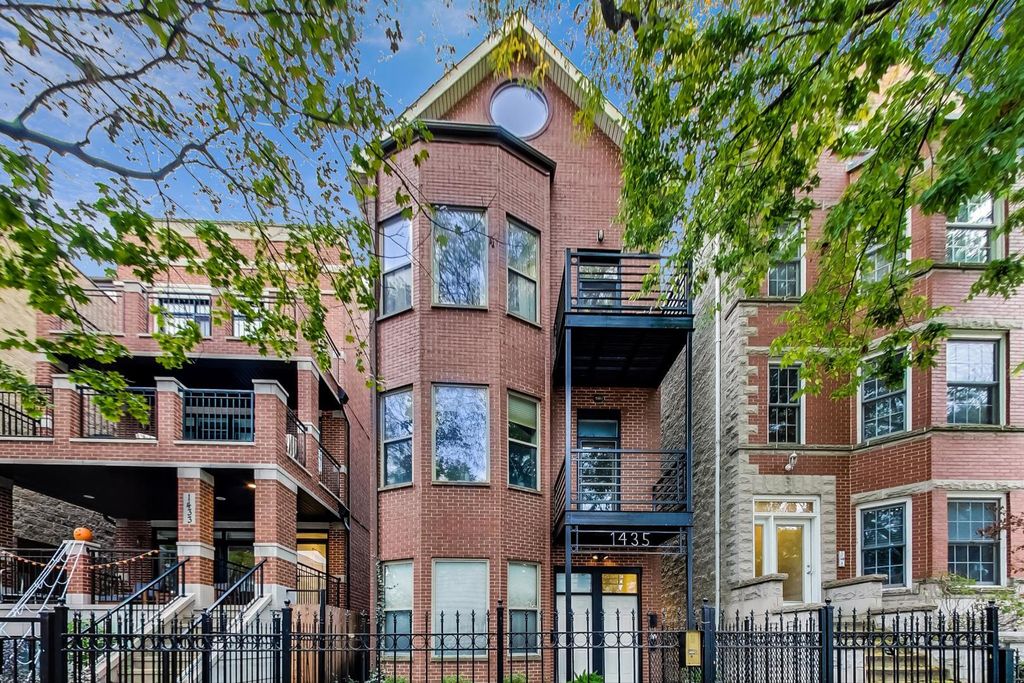 1435 W Henderson St #C, Chicago, IL 60657