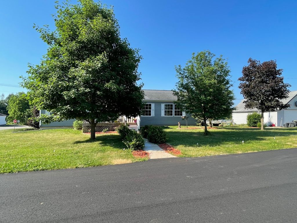 205 E Market St, Rock City, IL 61070