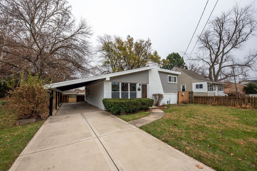 145 S Highland Ave, Lombard, IL 60148
