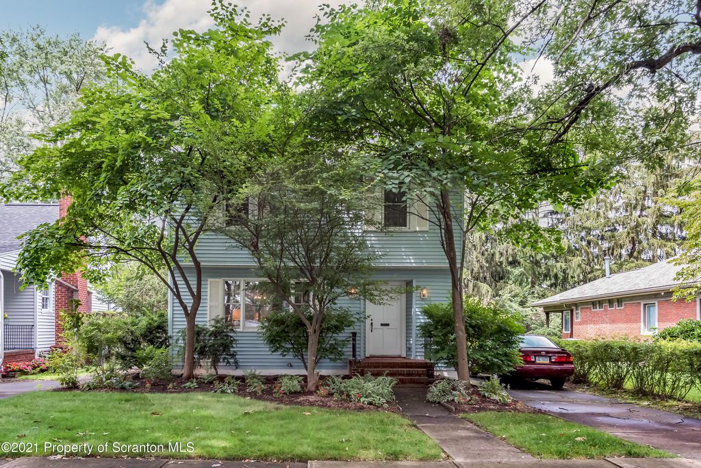 654 Meadowland Ave, Kingston, PA 18704
