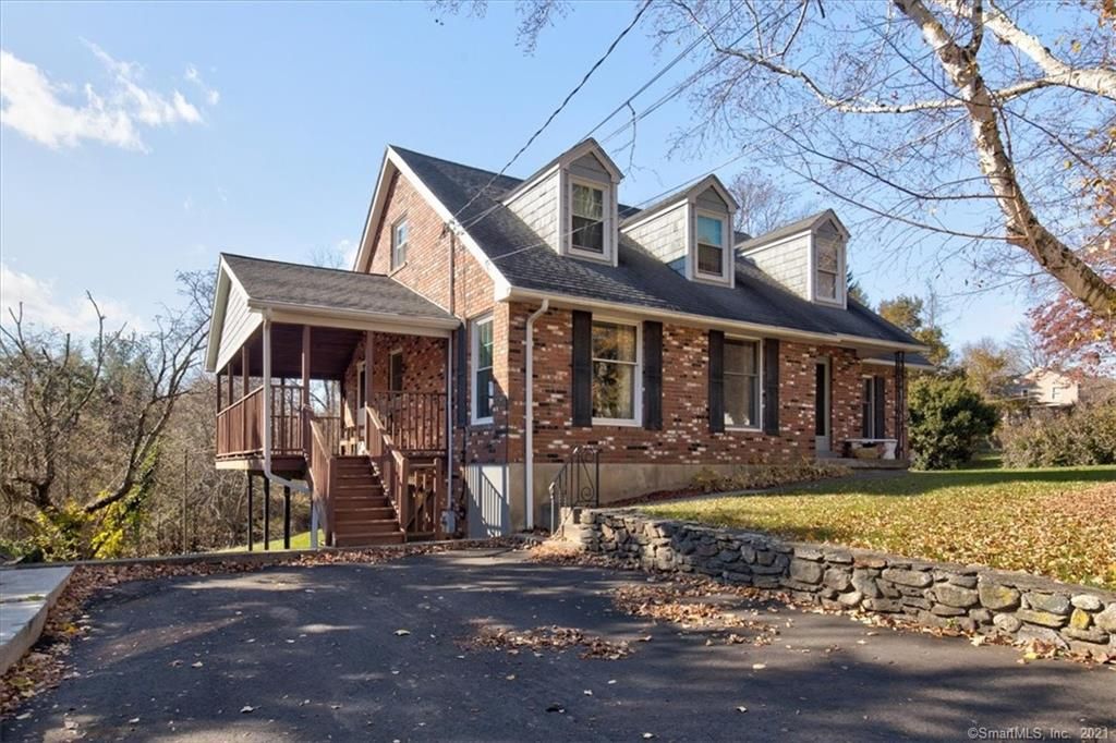53 Saunders Ave, Watertown, CT 06779