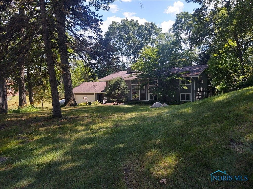 4841 Mount Airy Rd, Sylvania, OH 43560
