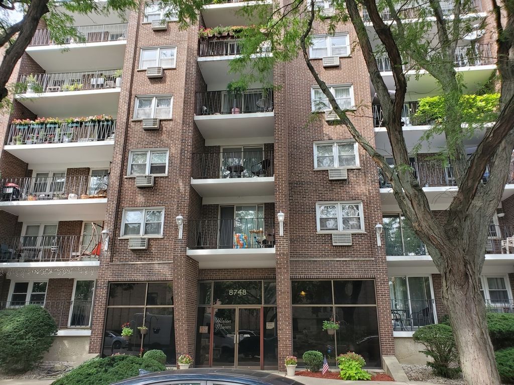 8748 W Summerdale Ave #4F, Chicago, IL 60656