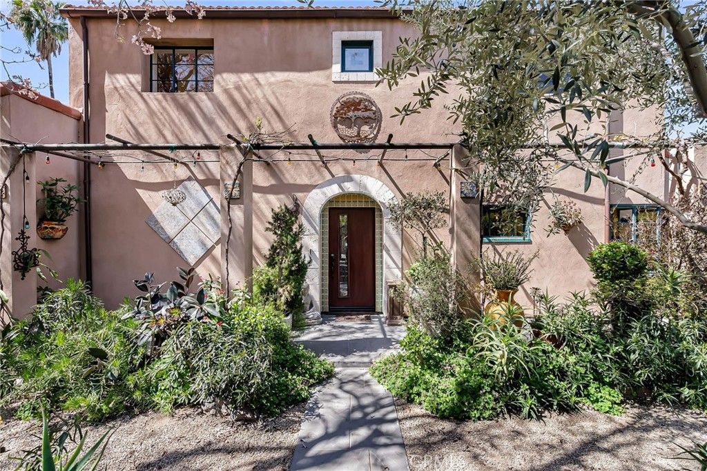 4688 Ladera Ln, Riverside, CA 92501