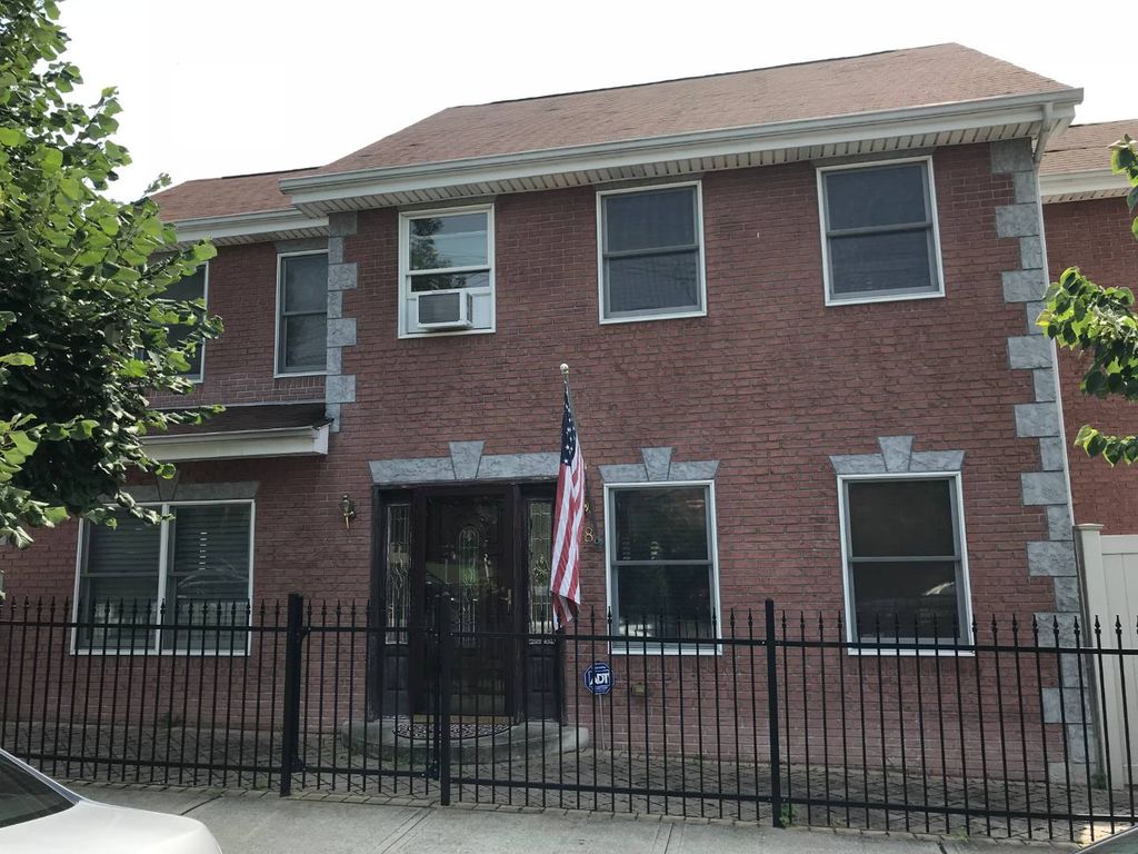 38 Laconia Ave, Staten Island, NY 10305 See Est. Value, Schools & More