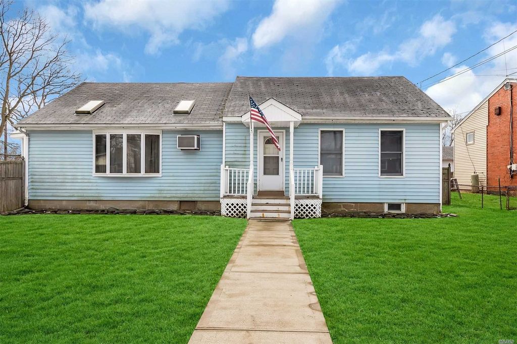 32 Freeport St, East Islip, NY 11730 | Trulia