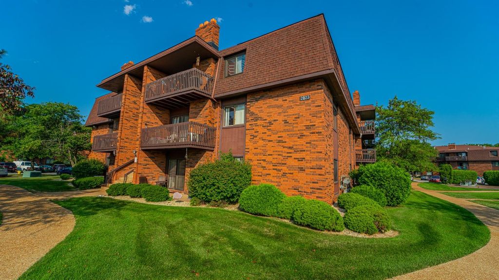 2023 45th St #102, Highland, IN 46322