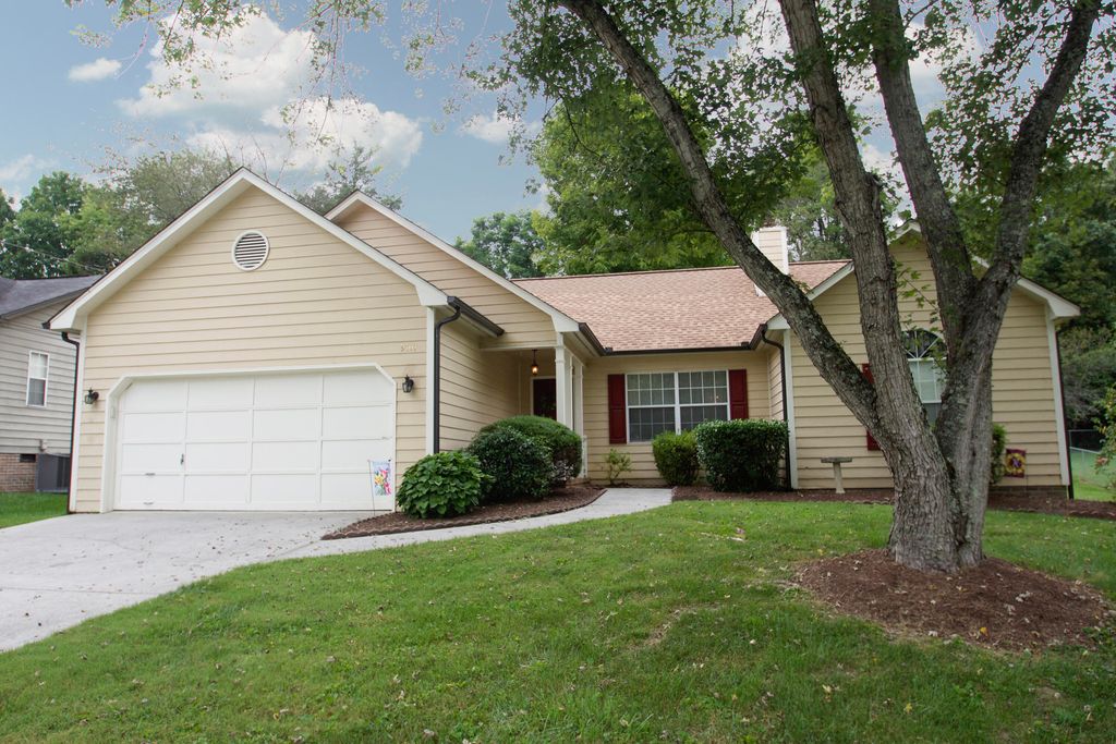 9707 Seattle Slew Ln, Knoxville, TN 37931