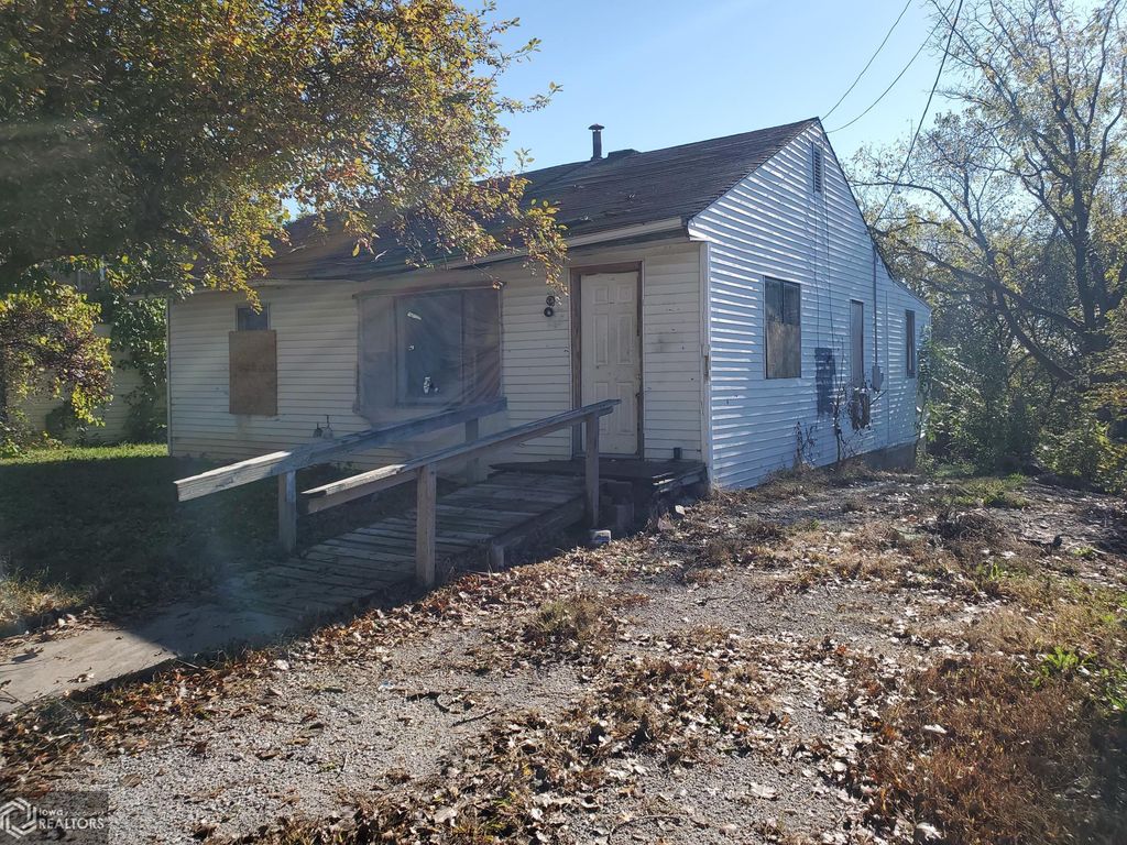 923 S 14th St, Keokuk, IA 52632