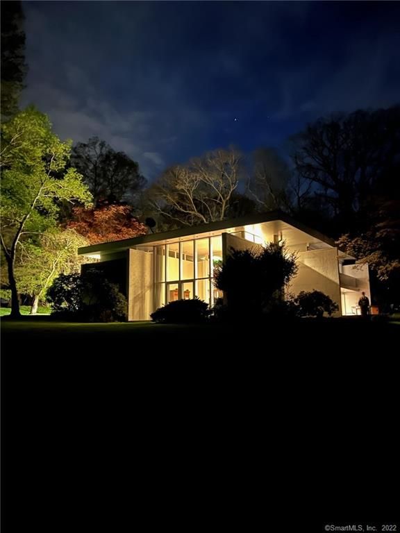 17 Pine Rdg, Woodbridge, CT 06525