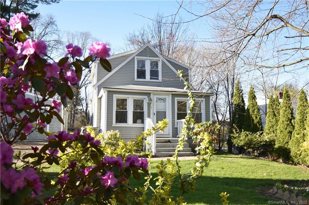 27 Norwalk Ave, Bristol, CT 06010