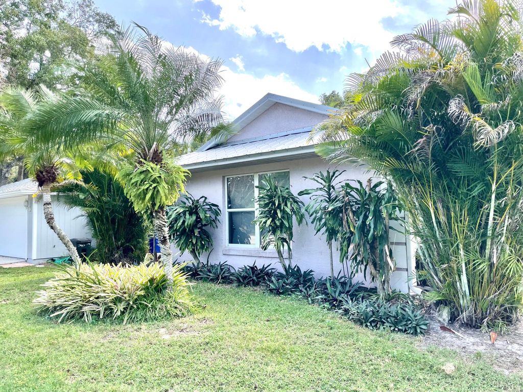 985 26th St, Vero Beach, FL 32960
